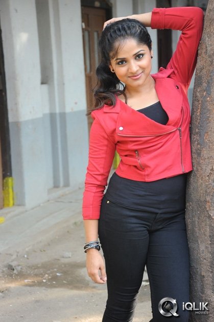 Rehana-at-Chakkiligintha-Movie-Teaser-Launch